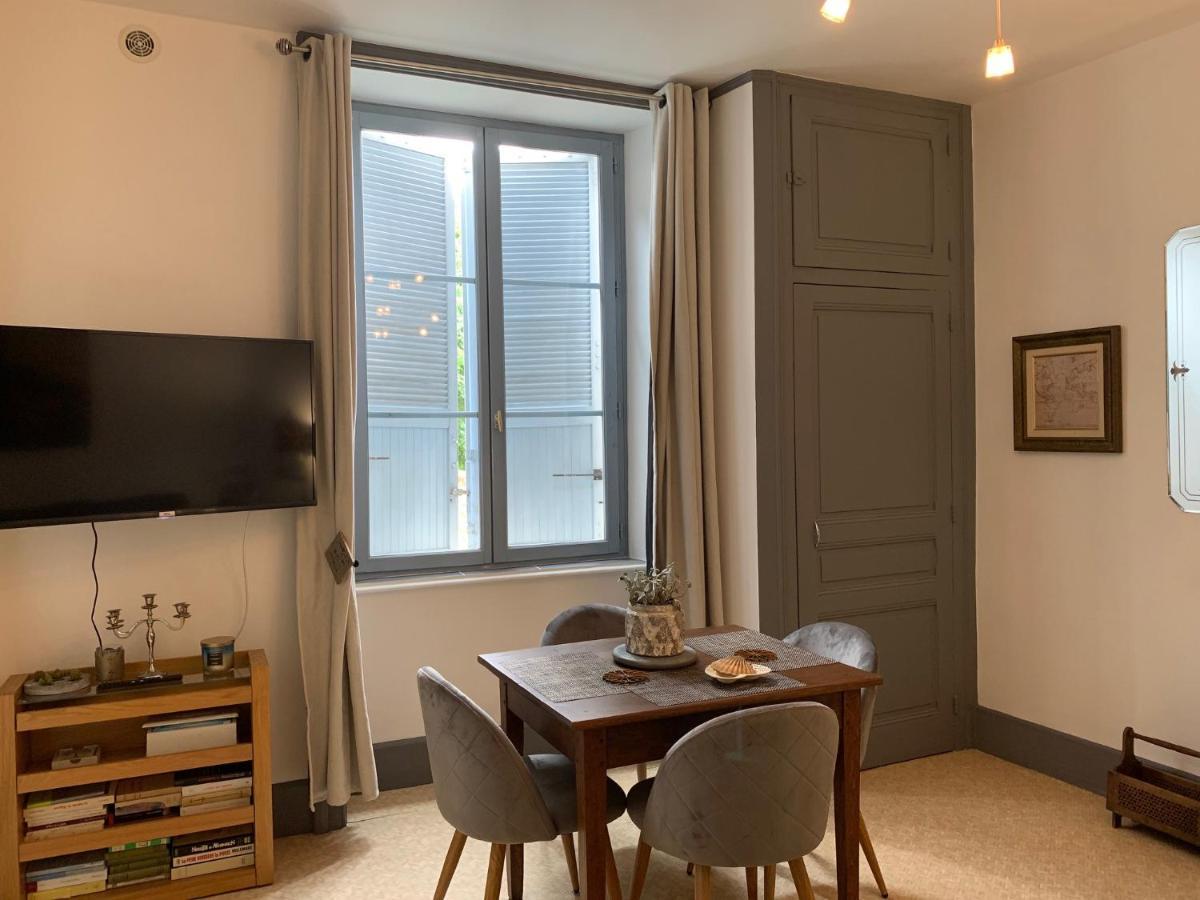 Apartamento La Cour Pavée, T2 lumineux, cosy, confort 55 m2 Saint-Léonard-de-Noblat Exterior foto