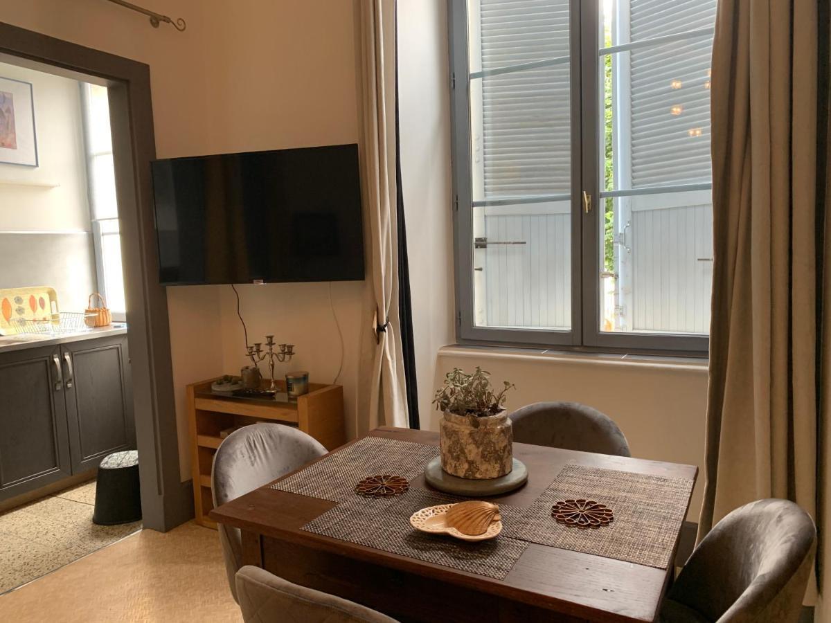 Apartamento La Cour Pavée, T2 lumineux, cosy, confort 55 m2 Saint-Léonard-de-Noblat Exterior foto